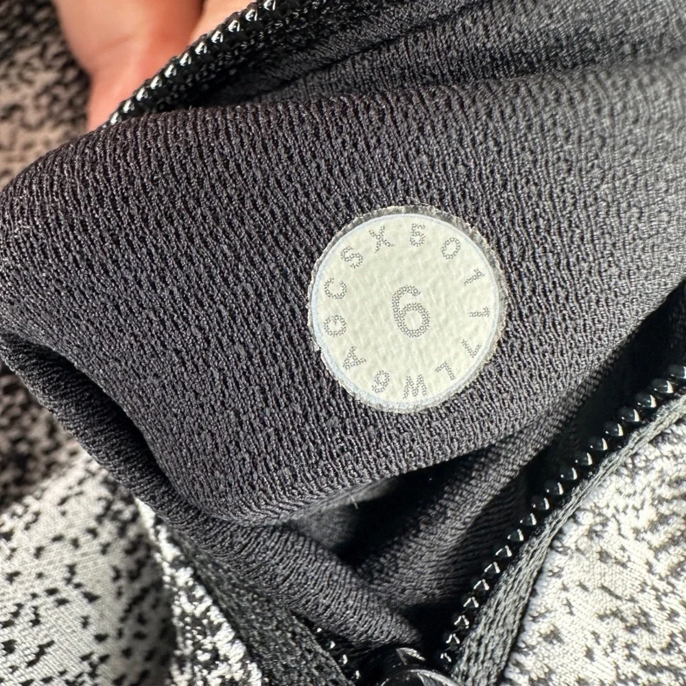 Lululemon Speed Up Crop 21 Black White Static Wave Print Leggings Womens Size 6